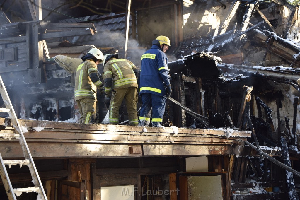 Grossfeuer Einfamilienhaus Siegburg Muehlengrabenstr P1193.JPG - Miklos Laubert